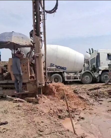 红安岩石井施工